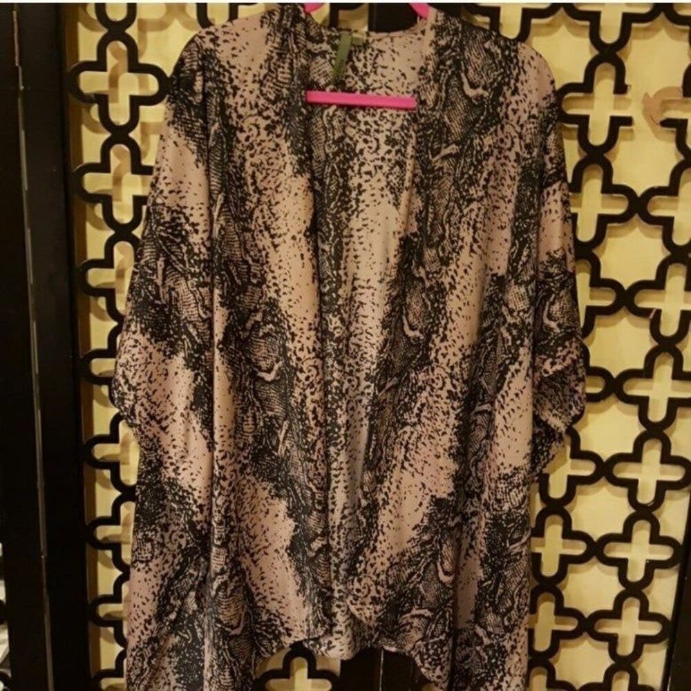 Black Leopard‎ Print Silky Feel Kimono